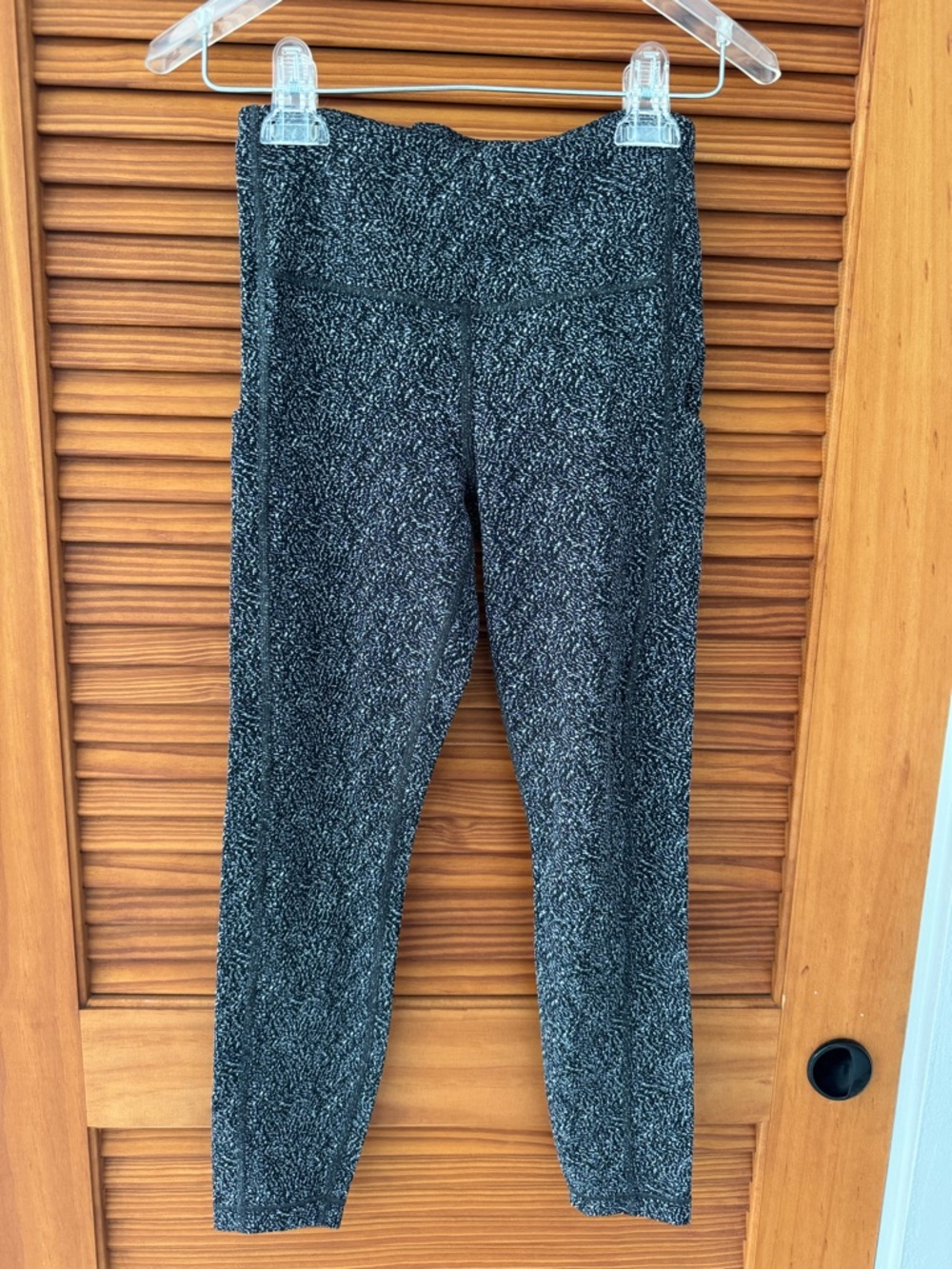 ATHLETA Ultimate Stash Textured 7/8 Tights Leggings in Static/White